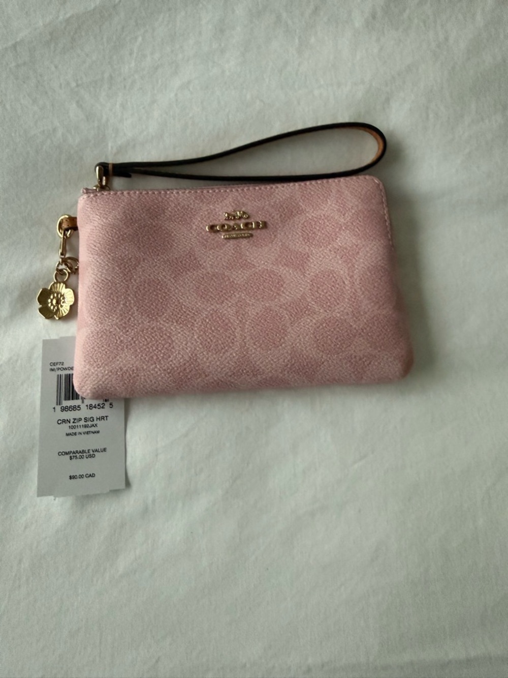 BNWT. Coach Corner Zip Wristlet w/ Charm